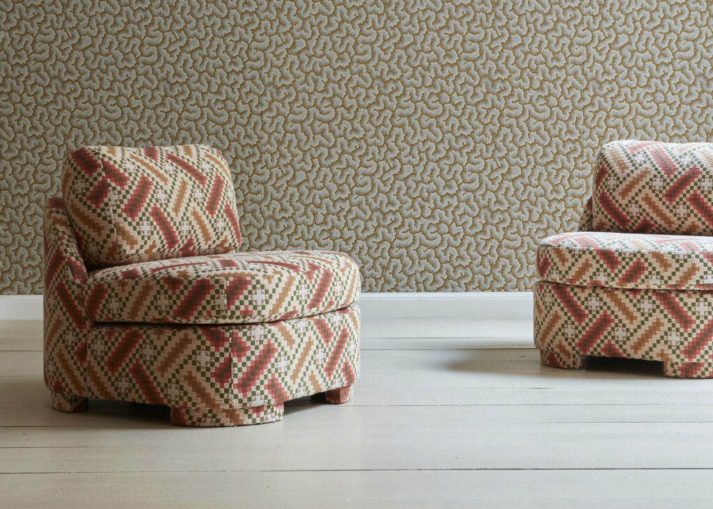Chairs upholstered in 'Gabor' fabric, walls covered in 'Lophélia' fabric, both Nobilis